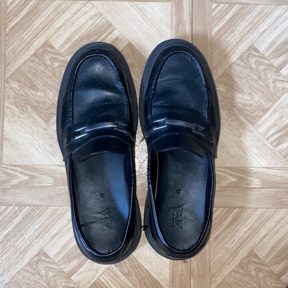 Zara Loafers Size 10 in Black